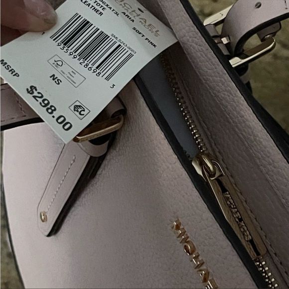 💗💗 New MK aria large leather tote - Picture 8 of 16